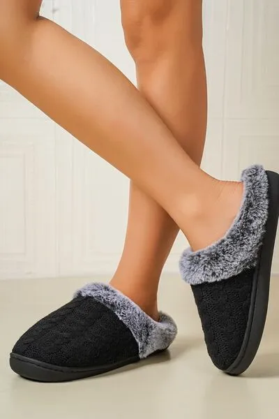 Cable-knit fluff slippers met ronde neus