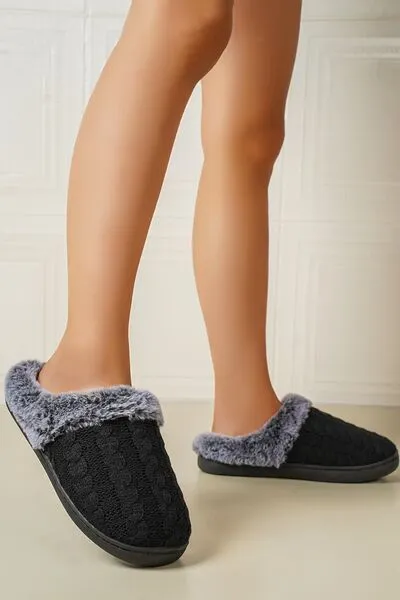 Cable-knit fluff slippers met ronde neus