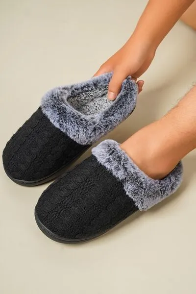 Cable-knit fluff slippers met ronde neus