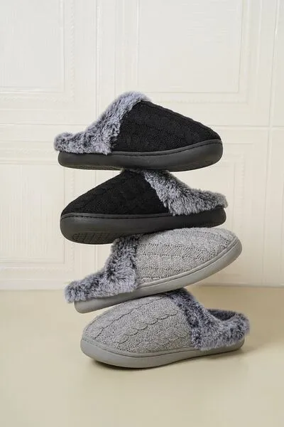 Cable-knit fluff slippers met ronde neus