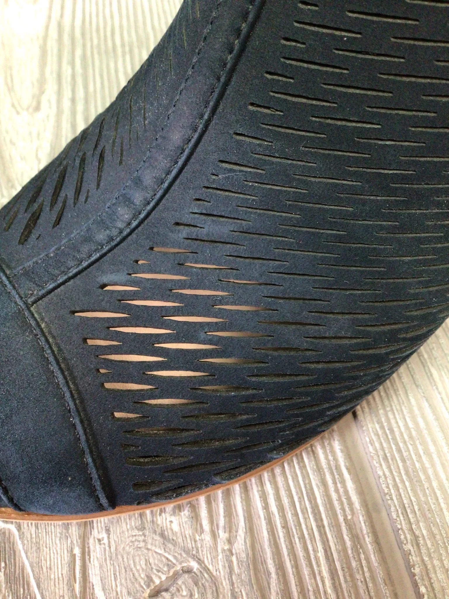 Vince Camuto Sandals Size 7.5