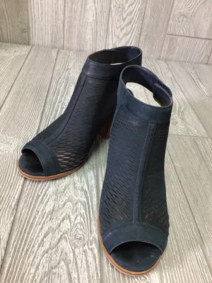 Vince Camuto Sandals Size 7.5