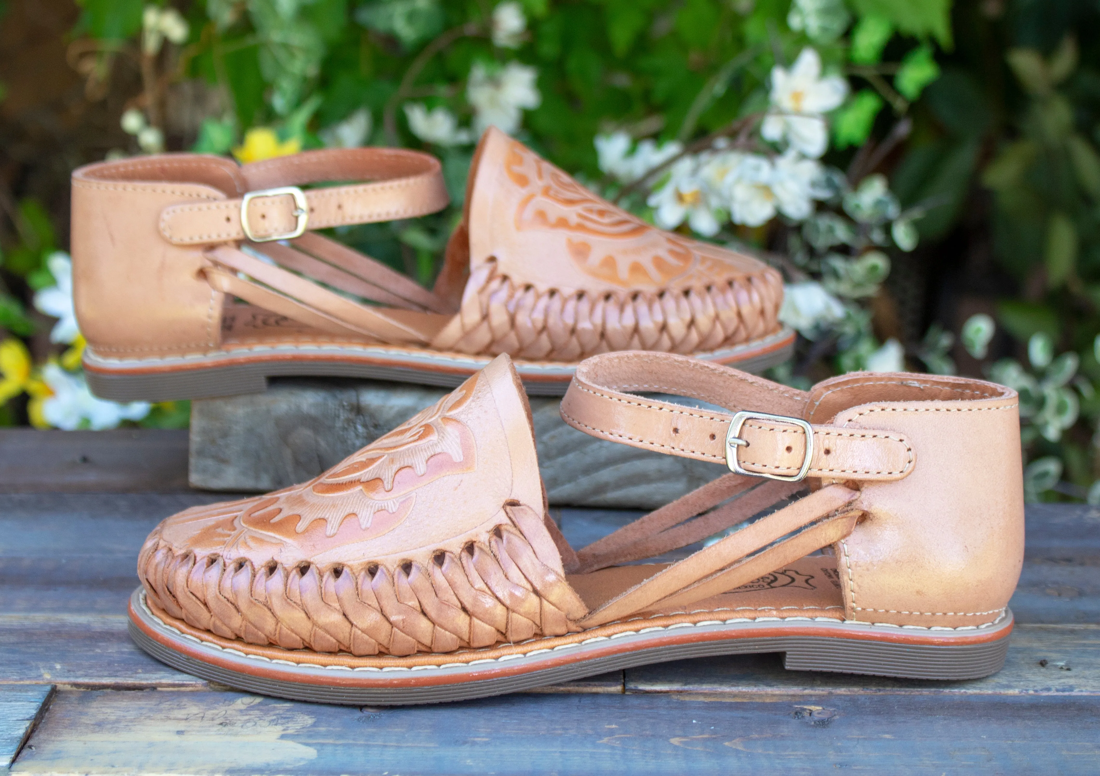 WOMENS TAN FLORAL STAMPED LEATHER HUARACHE MEXICAN SANDAL